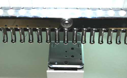 Bild av brodyrmaskinens nålar